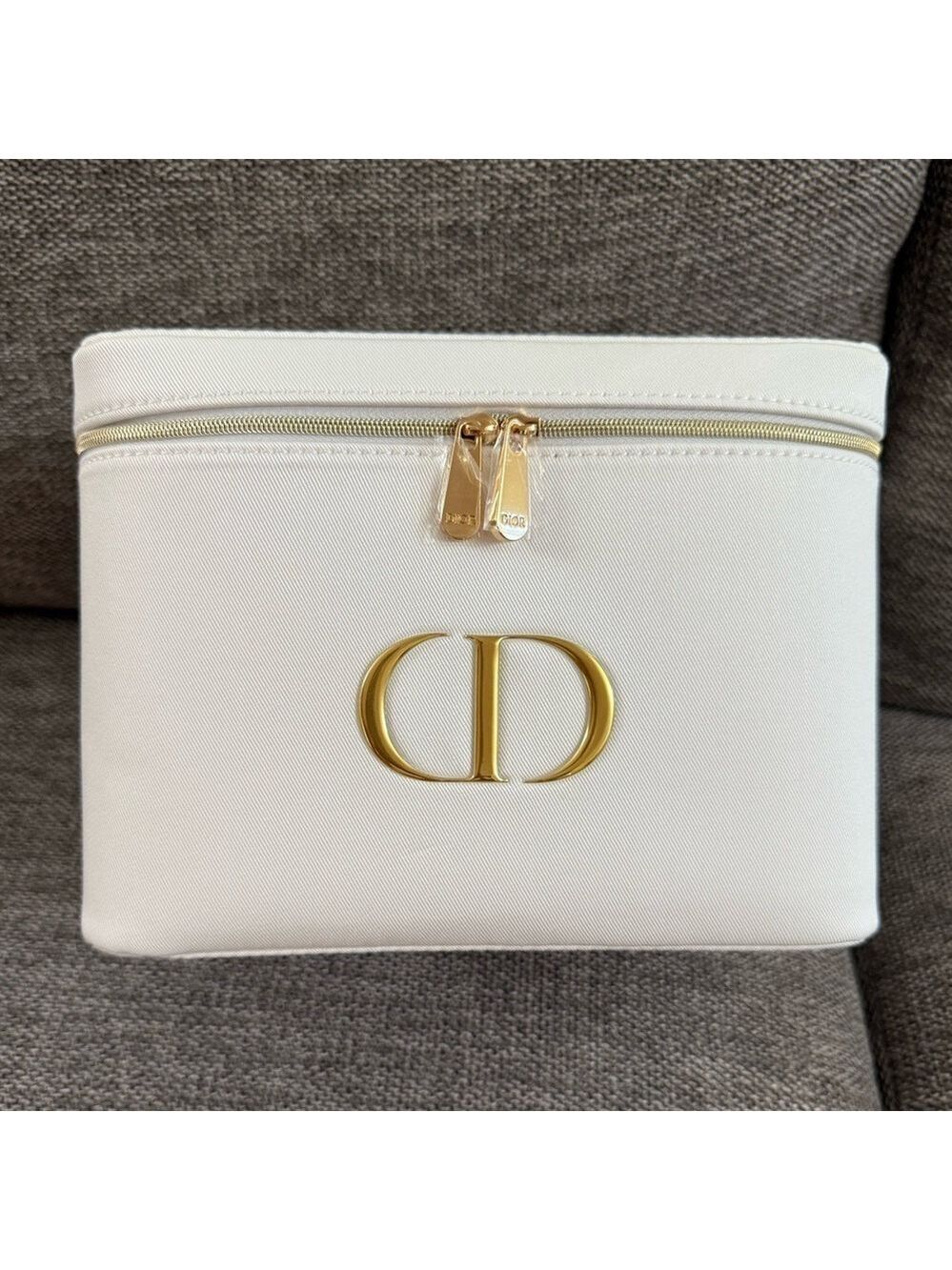 DIOR Prestige Lifestyle Set White Vanity Pouch Cotton Face Towel - Picture 4 of 16